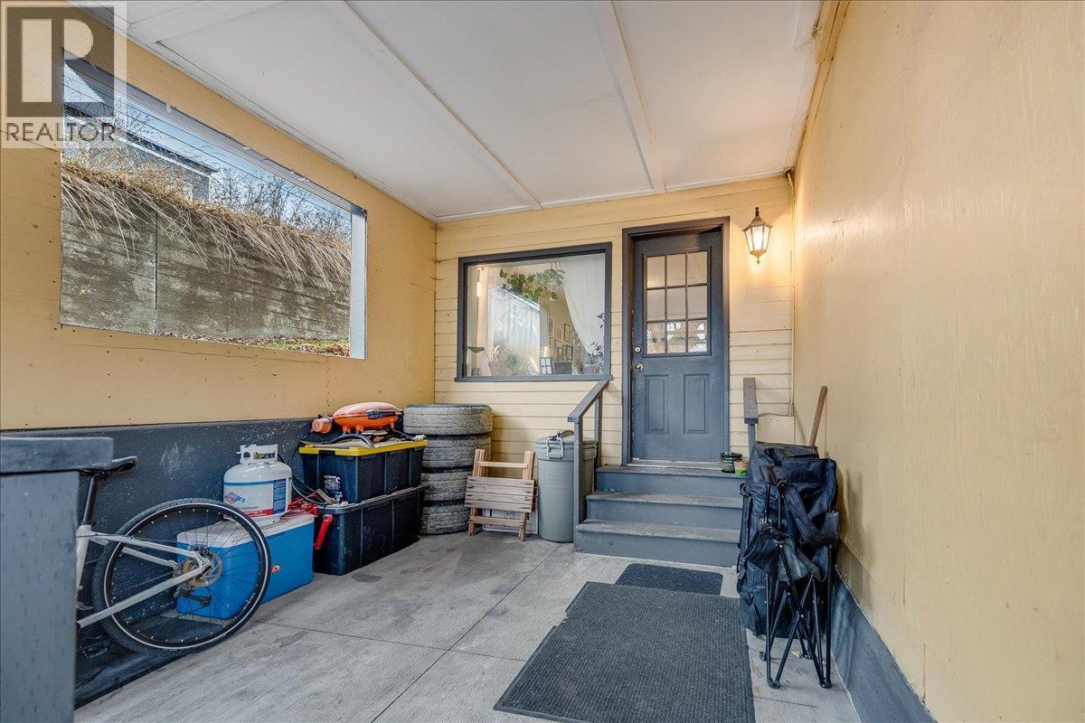 2207 Columbia Avenue, Rossland