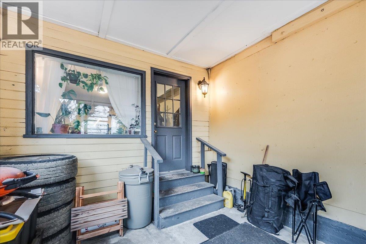 2207 Columbia Avenue, Rossland