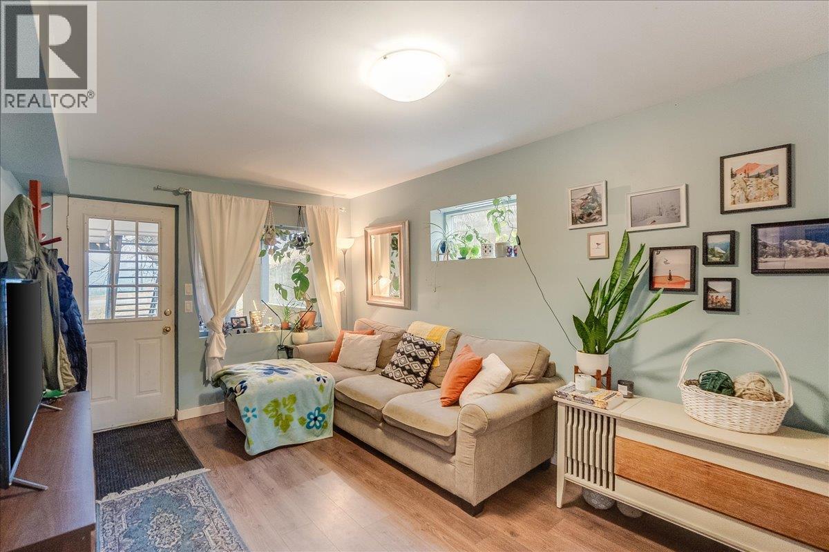 2207 Columbia Avenue, Rossland