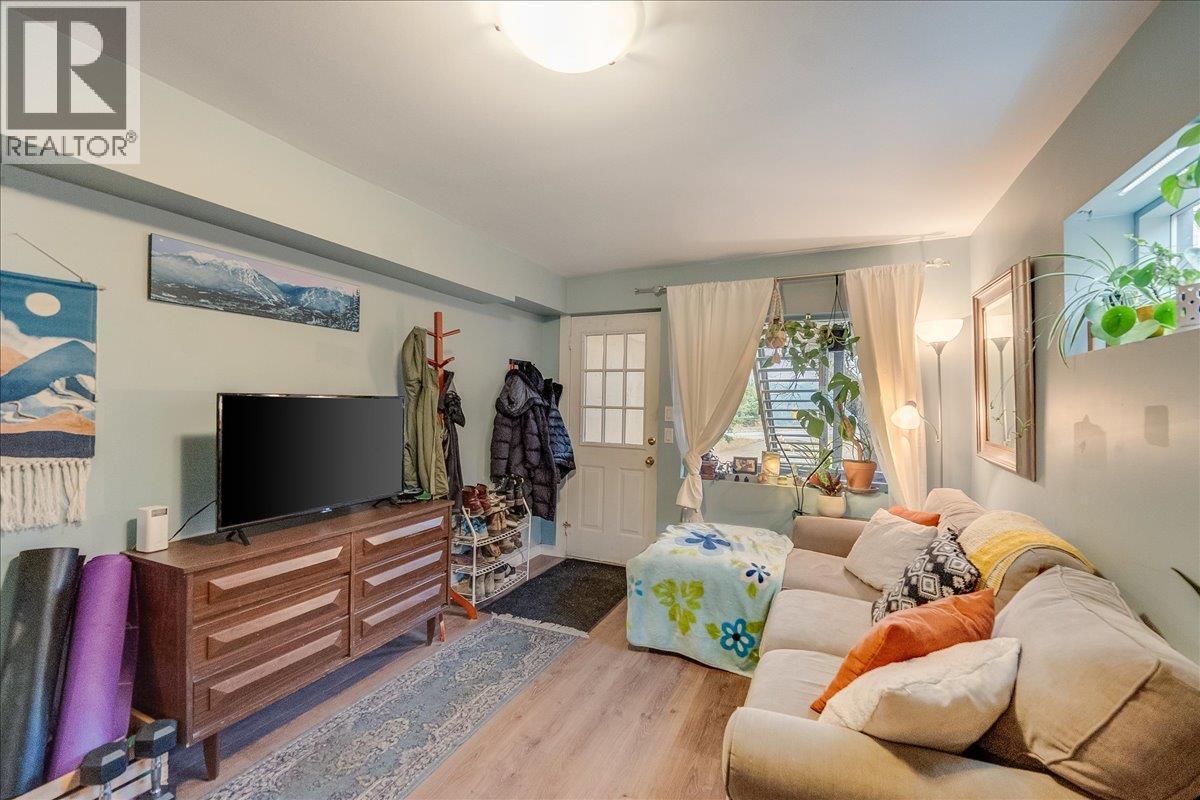 2207 Columbia Avenue, Rossland