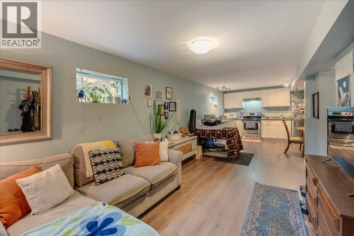 2207 Columbia Avenue, Rossland