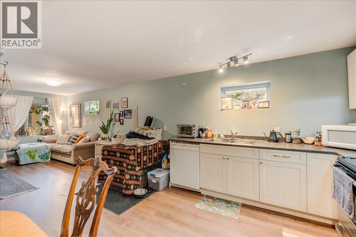 2207 Columbia Avenue, Rossland