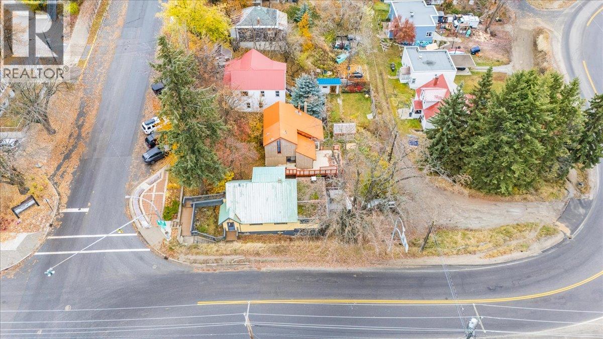 2207 Columbia Avenue, Rossland