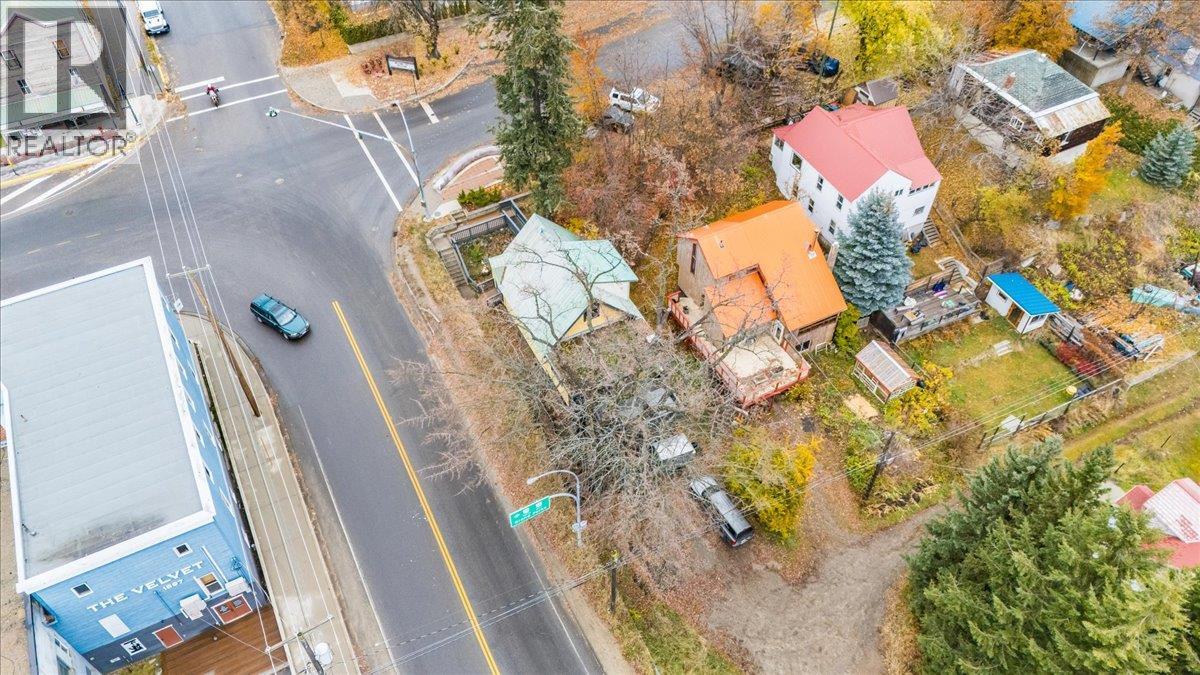 2207 Columbia Avenue, Rossland