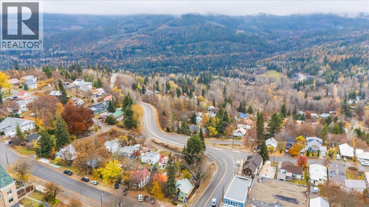 2207 Columbia Avenue, Rossland