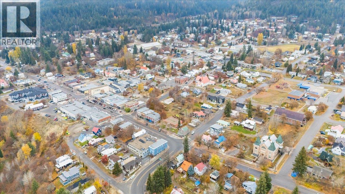 2207 Columbia Avenue, Rossland