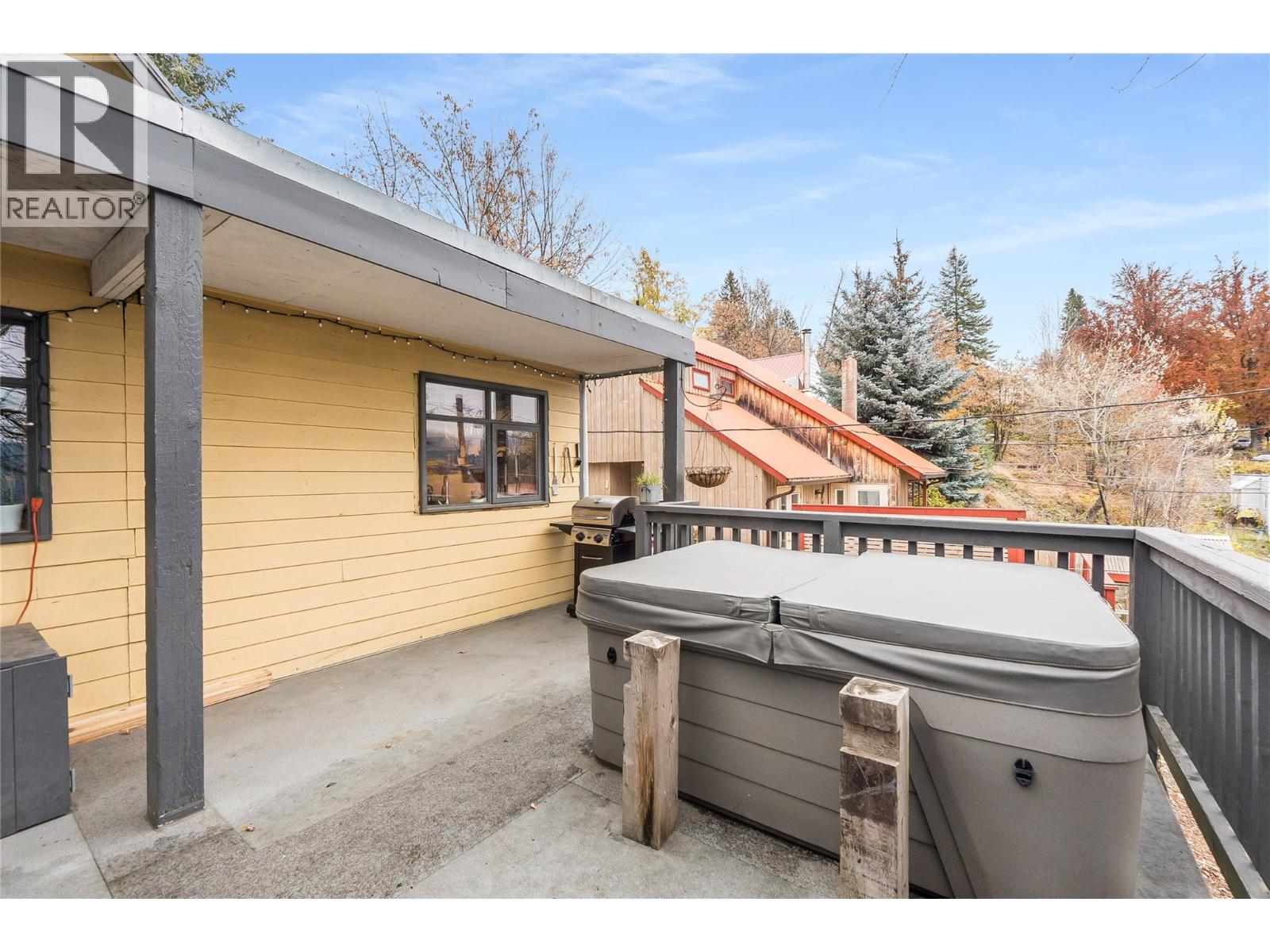 2207 Columbia Avenue, Rossland