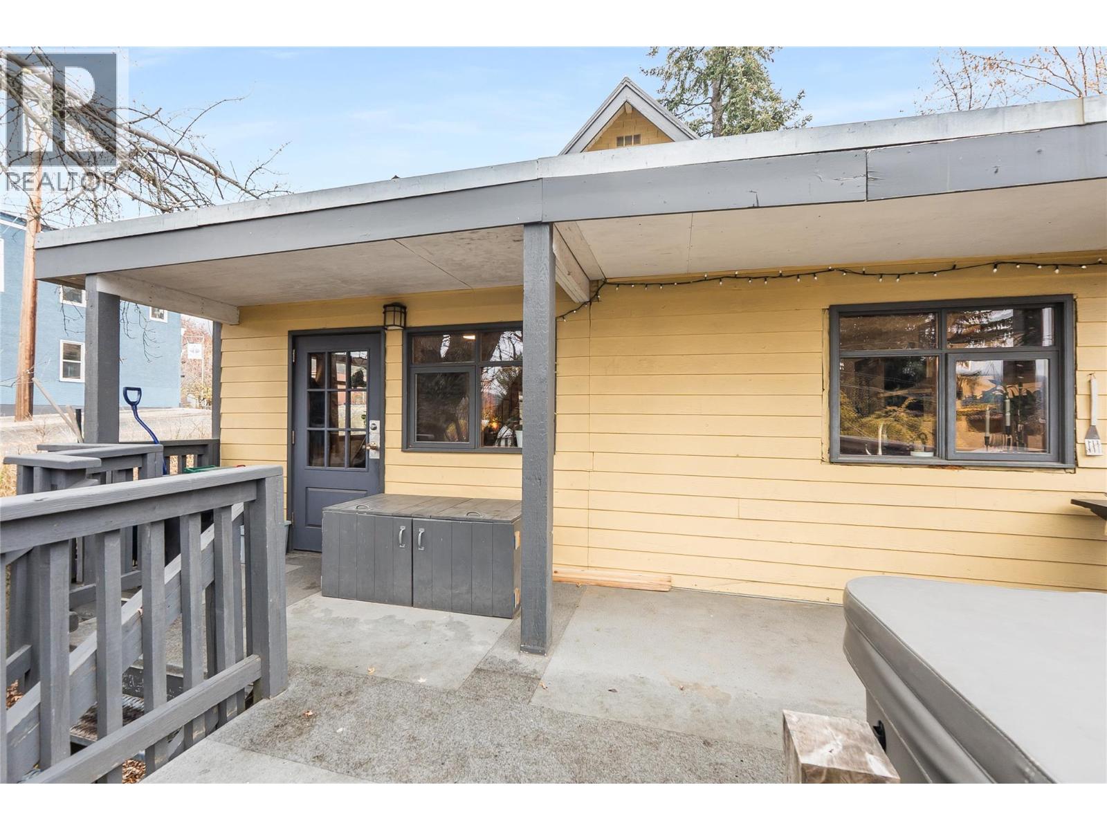 2207 Columbia Avenue, Rossland
