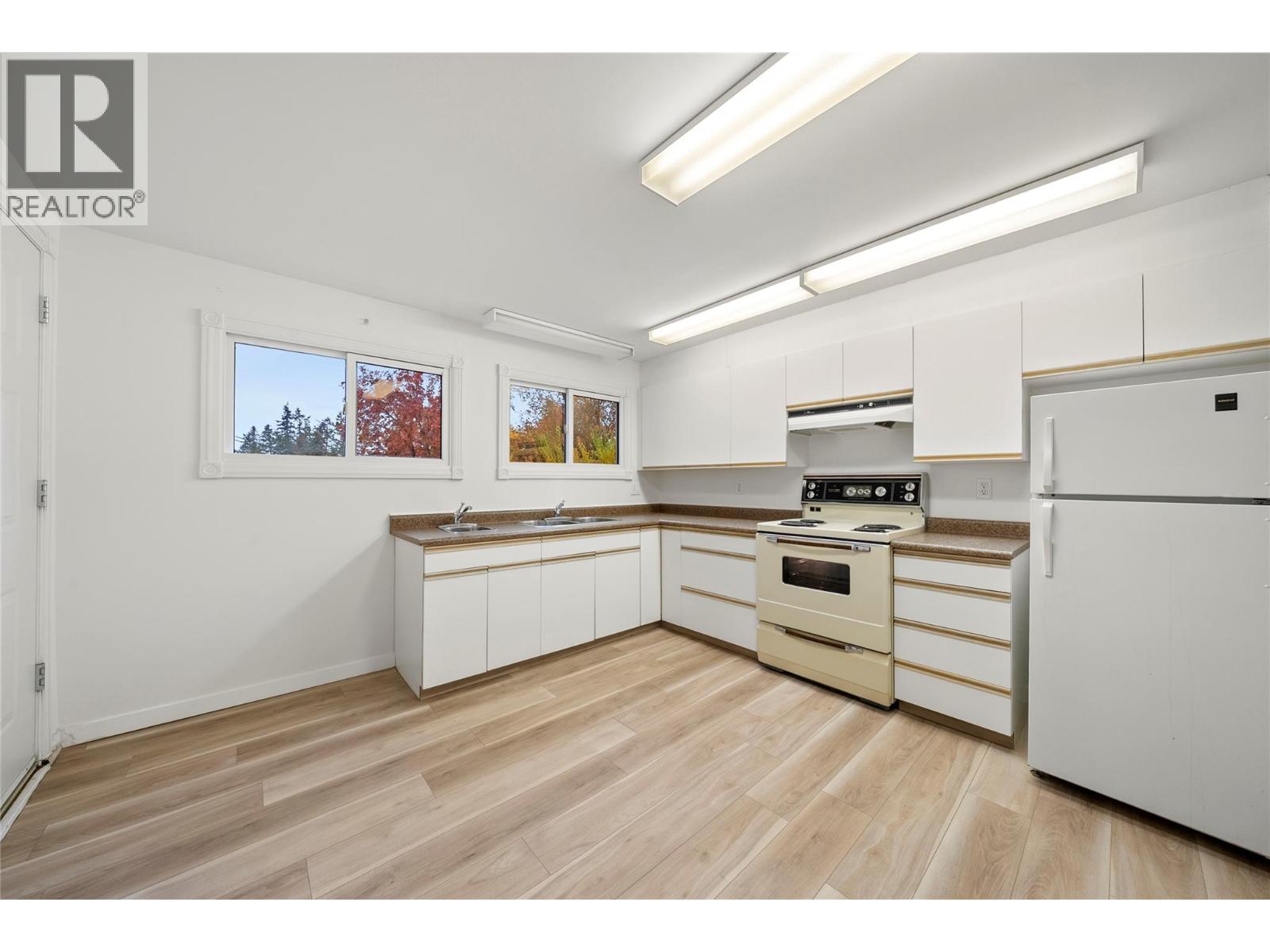 800 20th Street SE, Salmon Arm