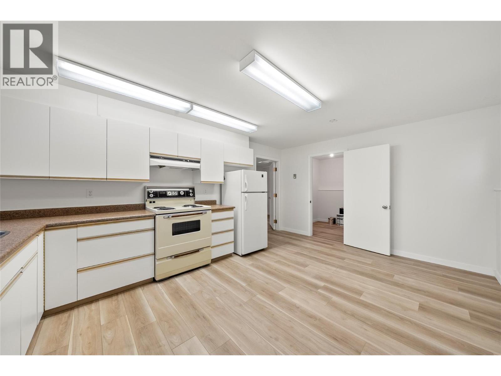 800 20th Street SE, Salmon Arm