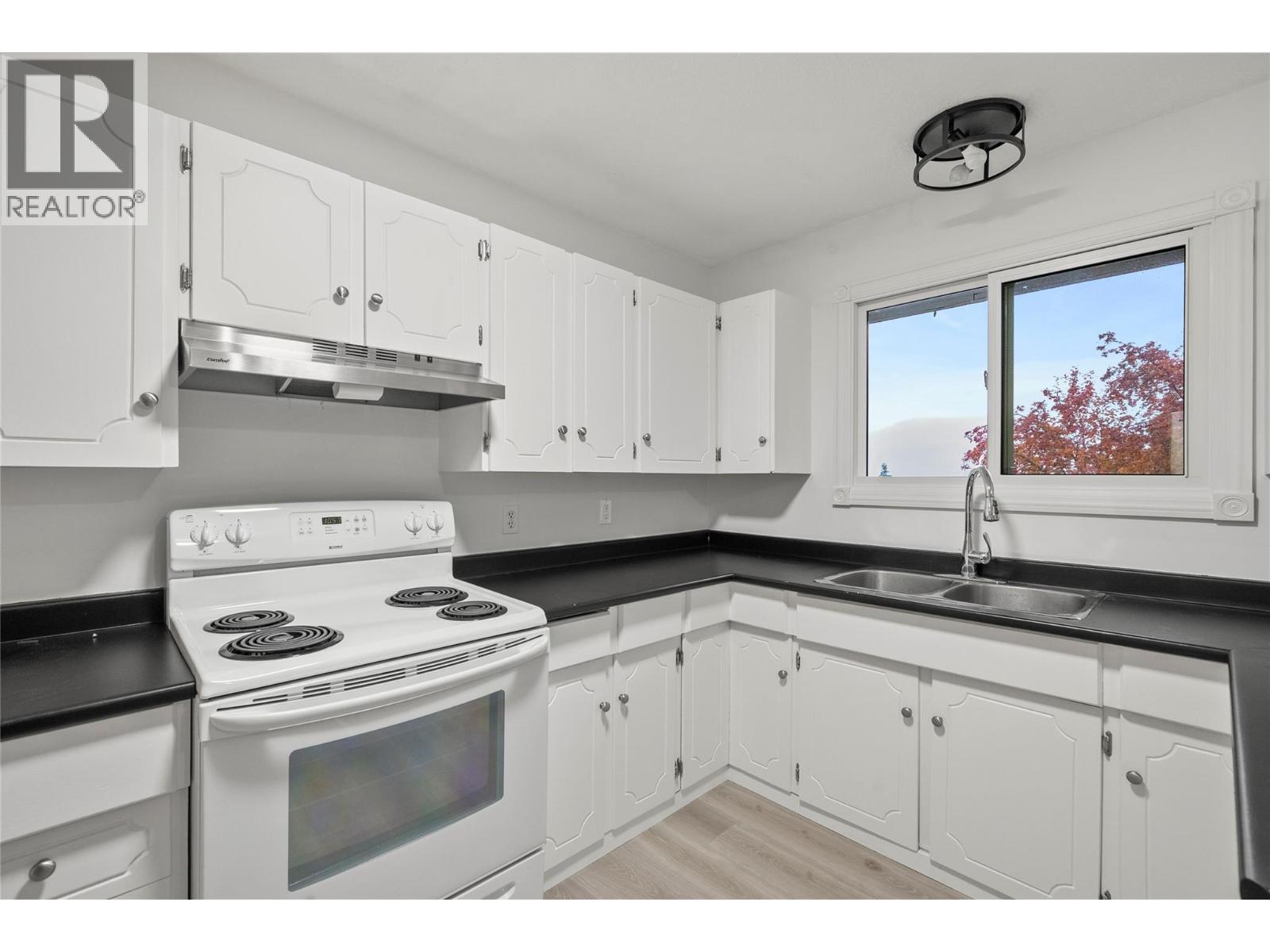 800 20th Street SE, Salmon Arm