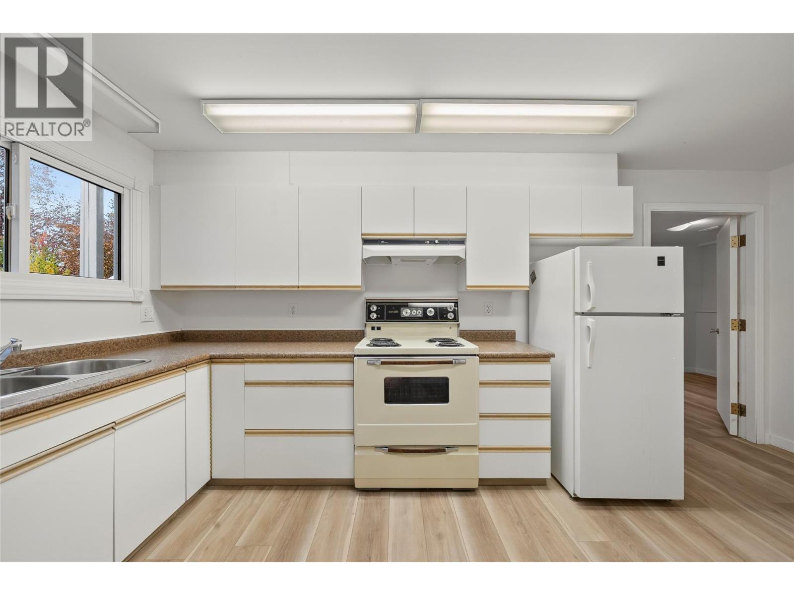 800 20th Street SE, Salmon Arm