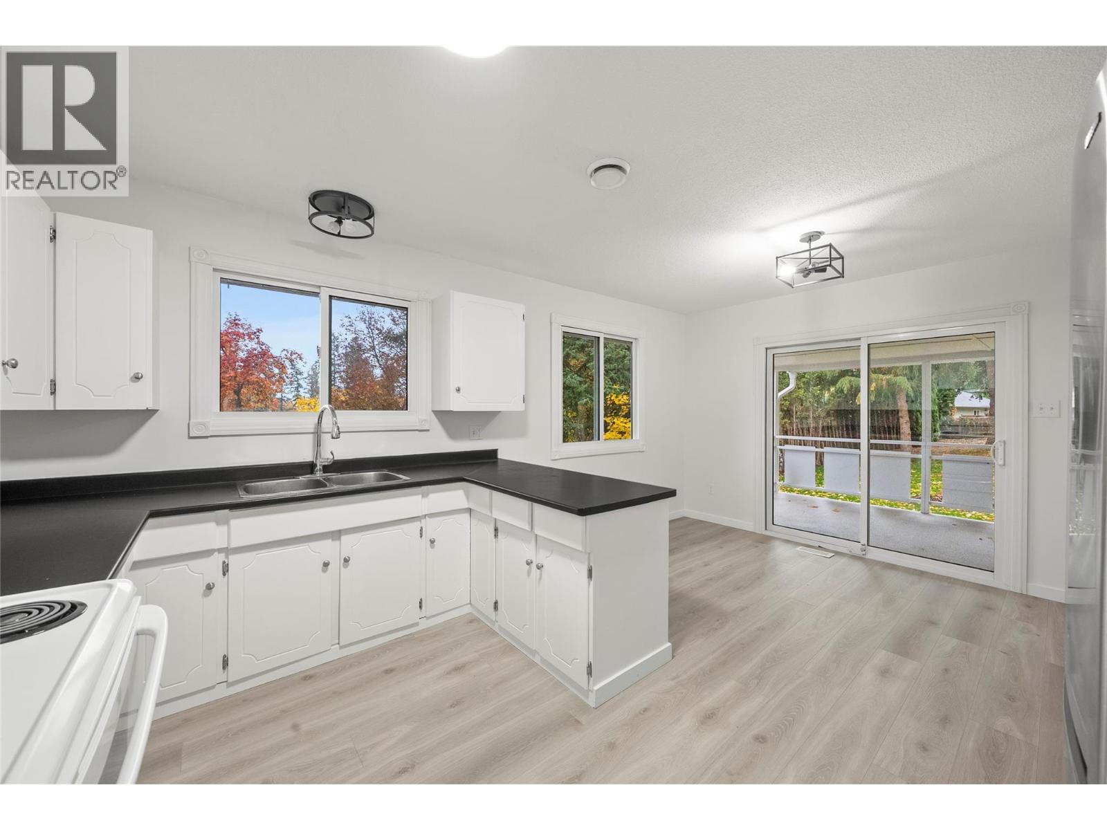 800 20th Street SE, Salmon Arm