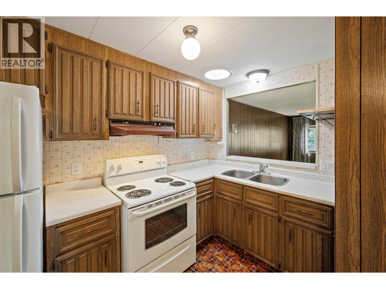 8487 Highway 97 Highway Unit# 6, Oliver