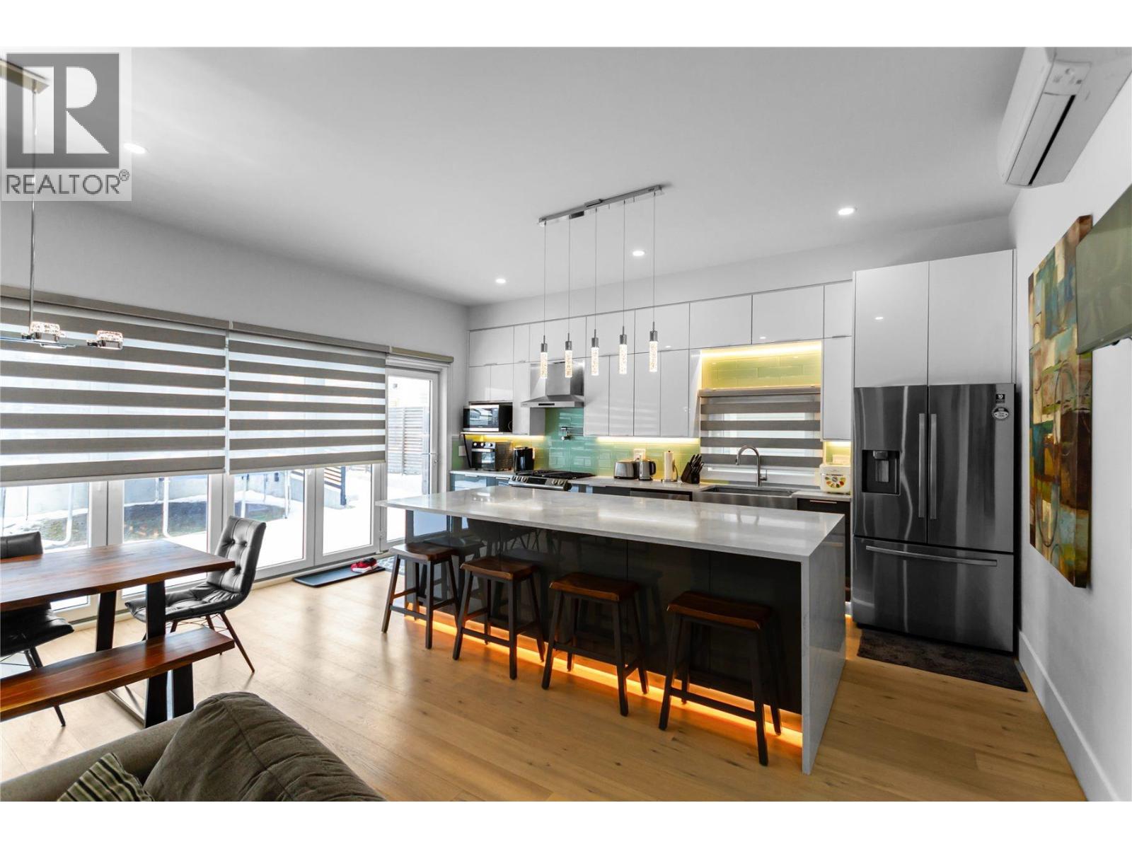 1409 SIXTH AVENUE, New Westminster