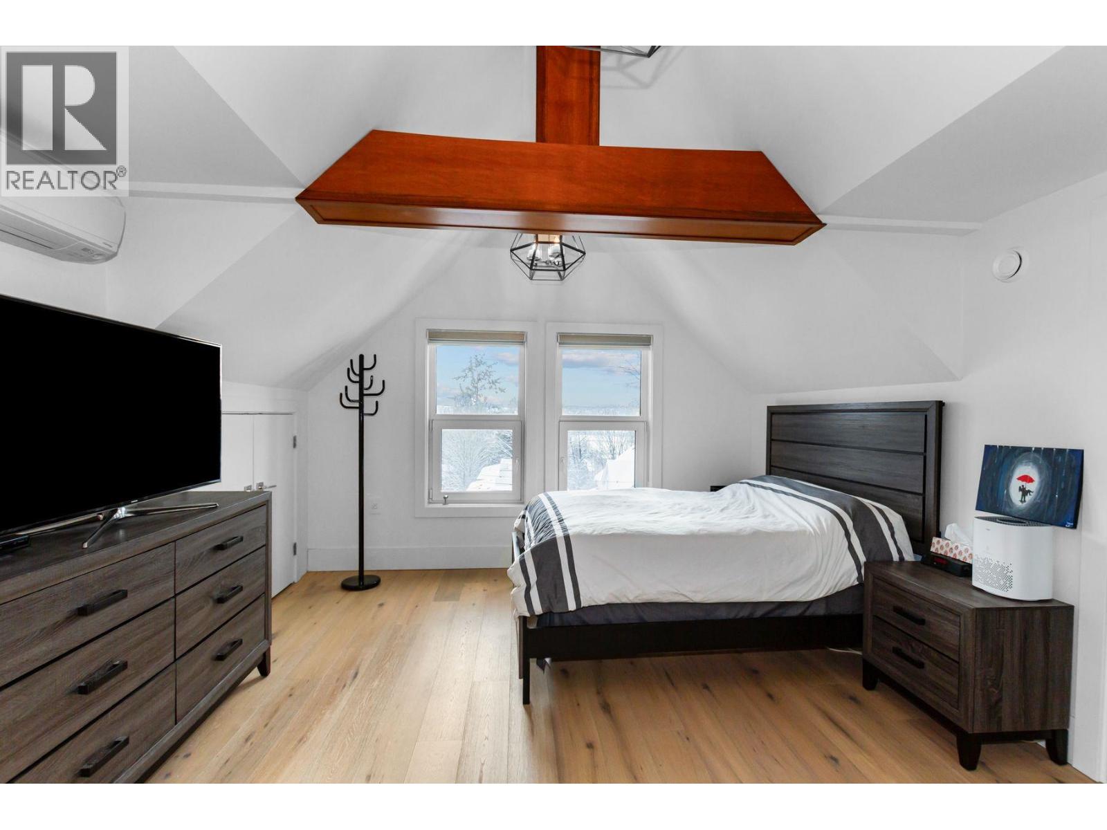 1409 SIXTH AVENUE, New Westminster