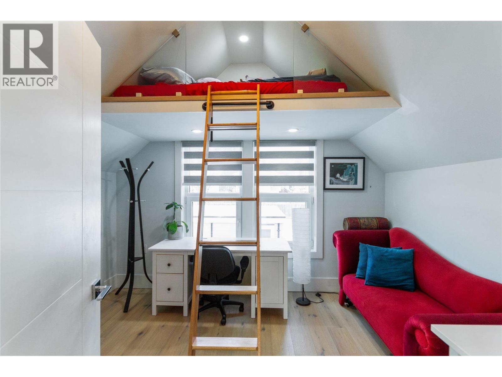 1409 SIXTH AVENUE, New Westminster