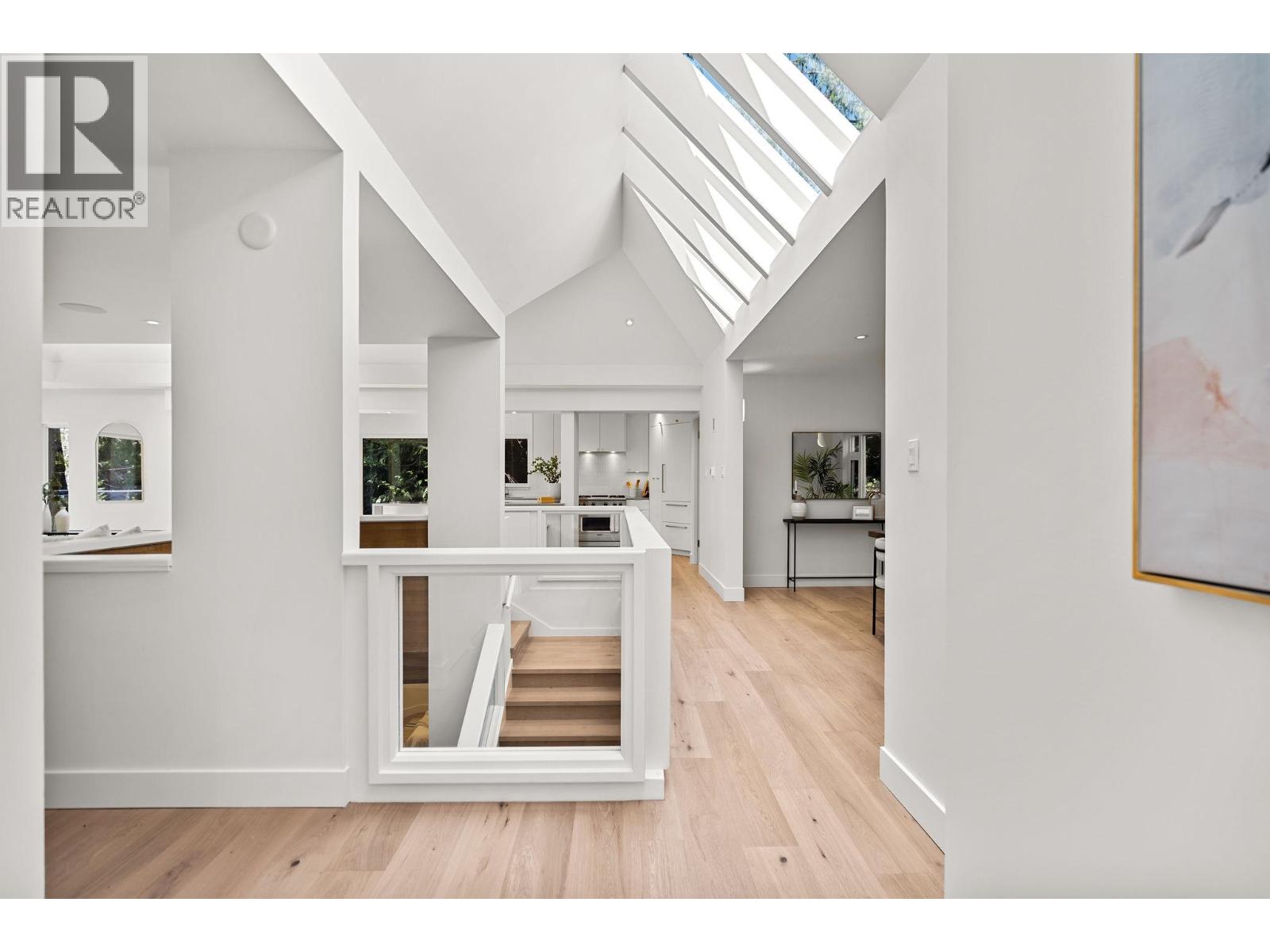 5061 BEAR LANE, West Vancouver