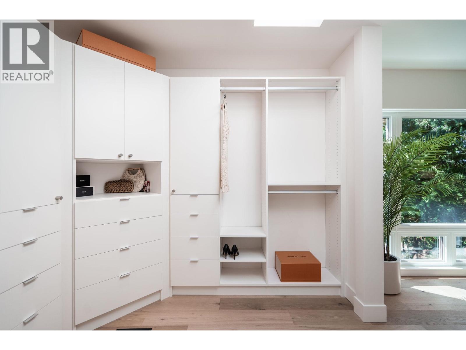 5061 BEAR LANE, West Vancouver