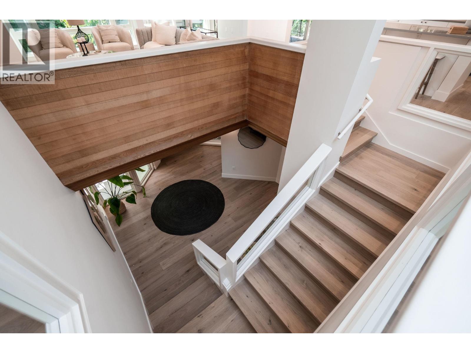 5061 BEAR LANE, West Vancouver