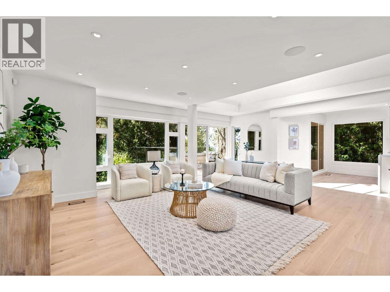 5061 BEAR LANE, West Vancouver