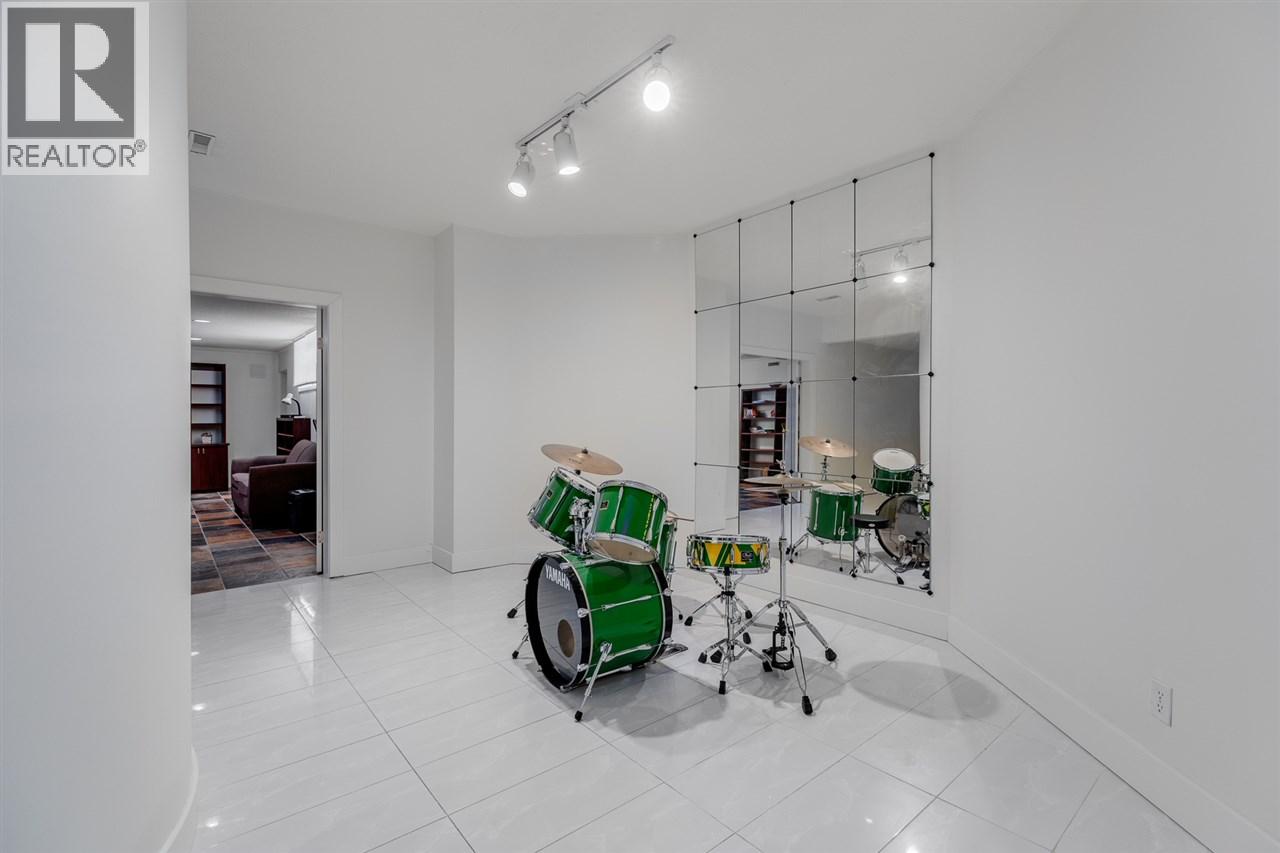 1565 VINSON CREEK ROAD, West Vancouver