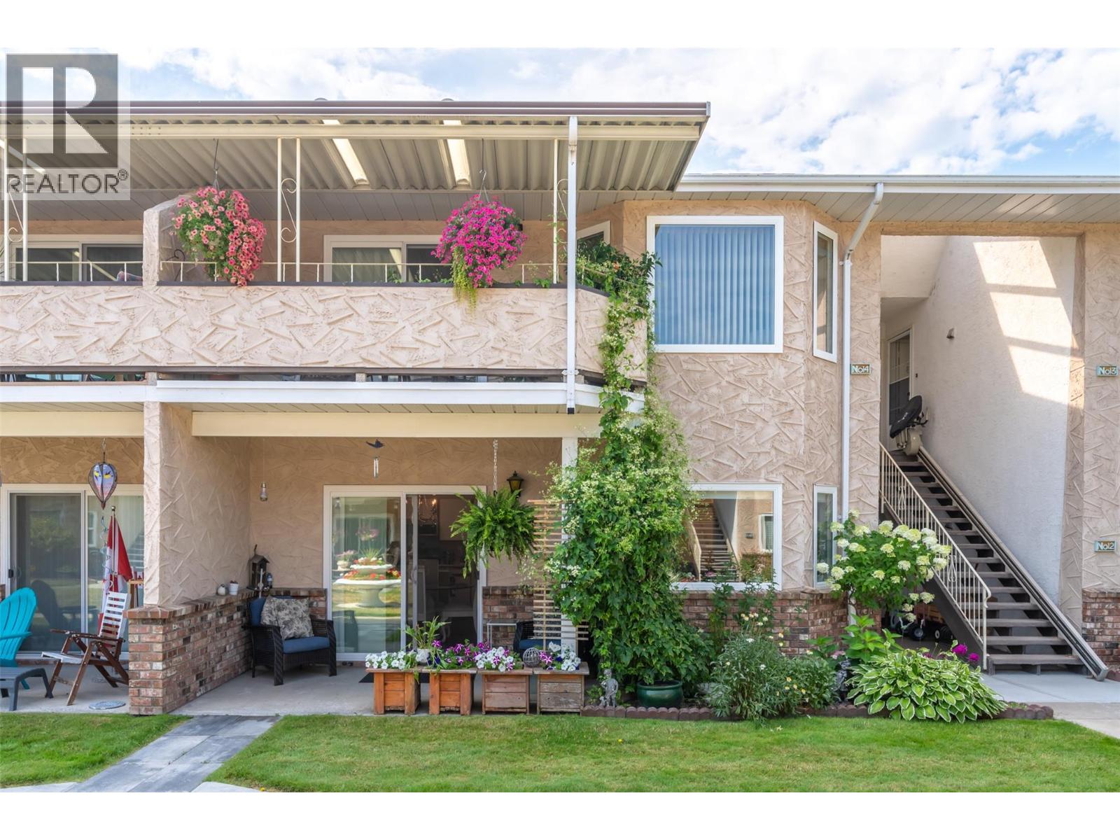 11 13620 Victoria Road North, Summerland