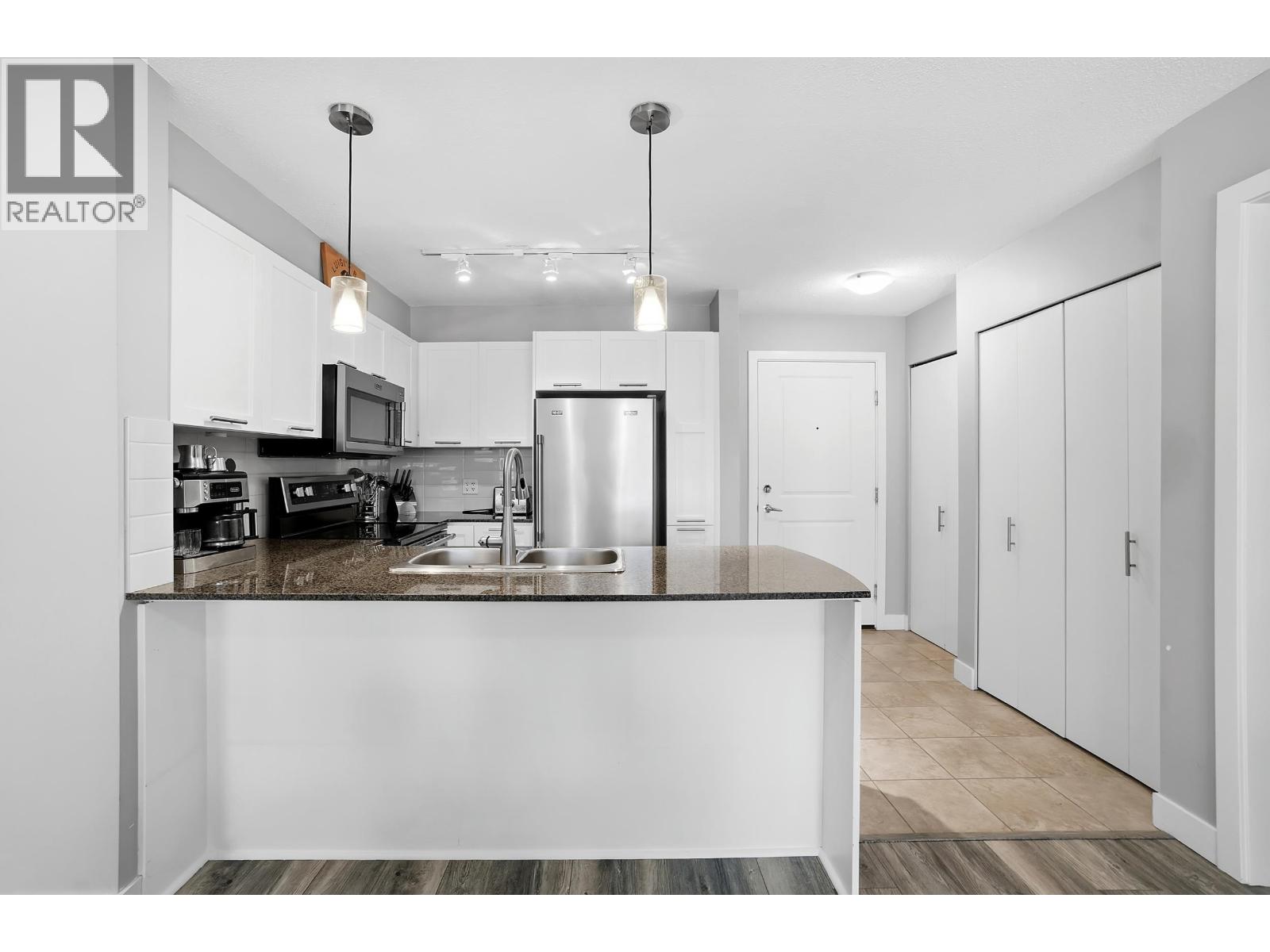 211 19677 MEADOW GARDENS WAY, Pitt Meadows