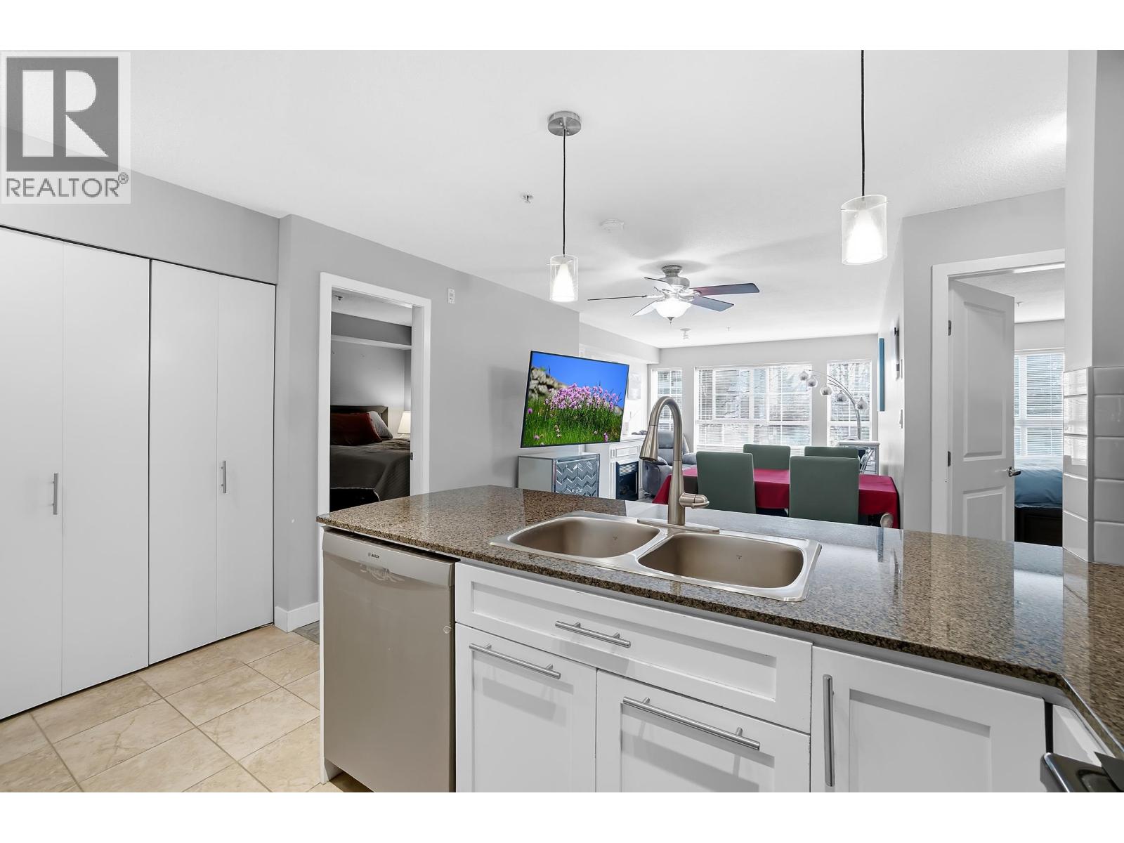 211 19677 MEADOW GARDENS WAY, Pitt Meadows