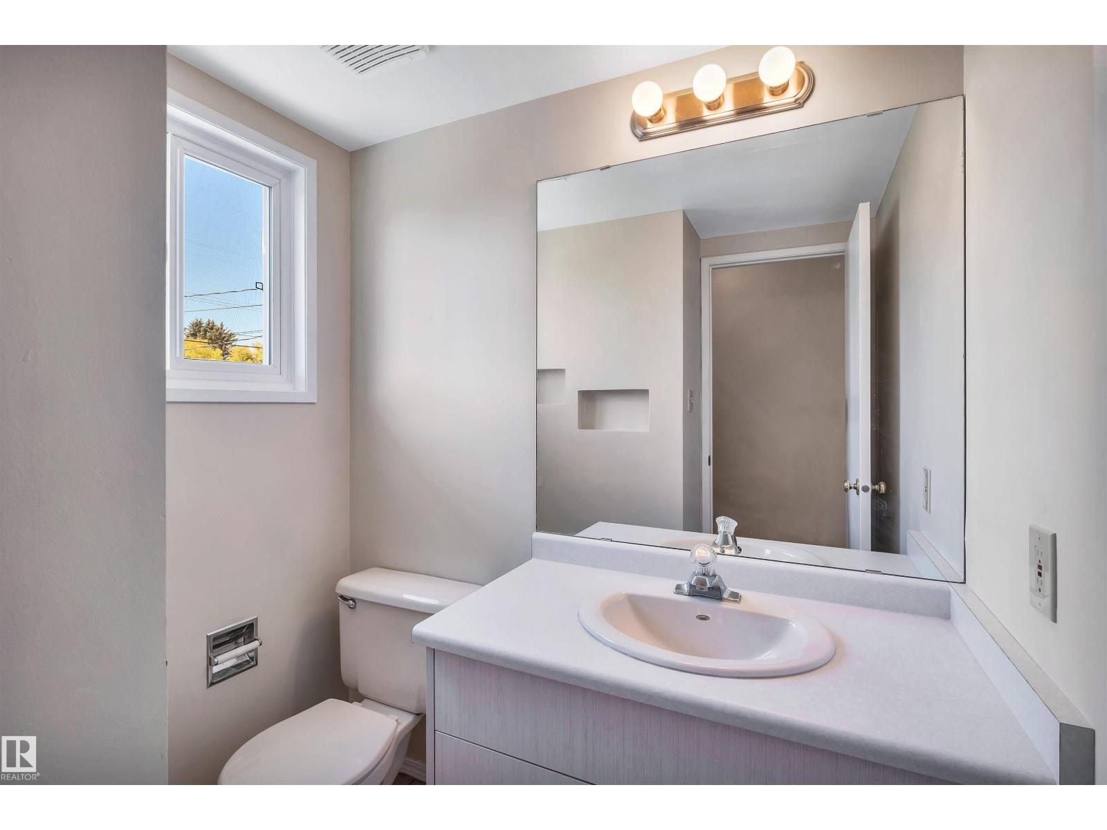 10228 152 ST NW, Edmonton