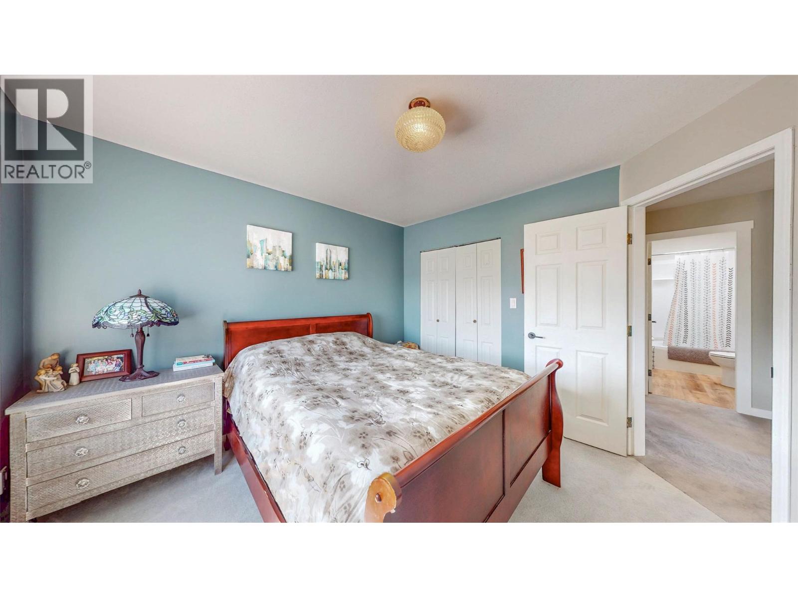 5896 FAIRVIEW Place, Oliver