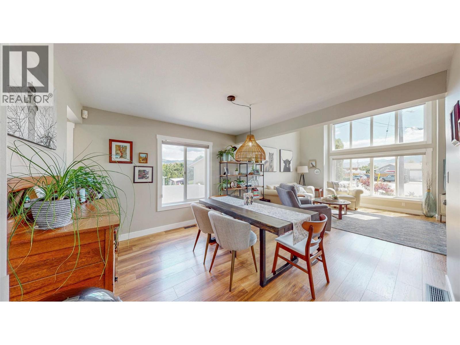 5896 FAIRVIEW Place, Oliver