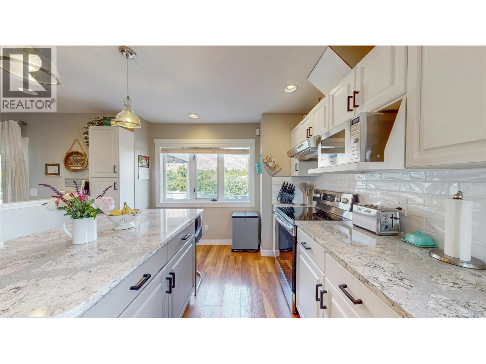 5896 FAIRVIEW Place, Oliver