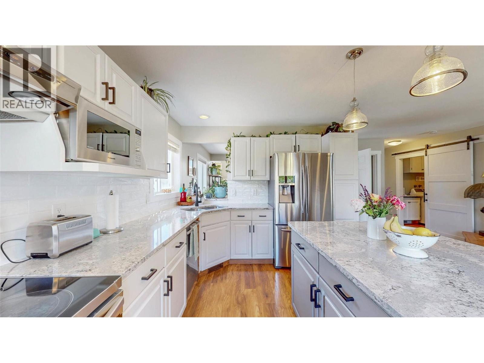 5896 FAIRVIEW Place, Oliver