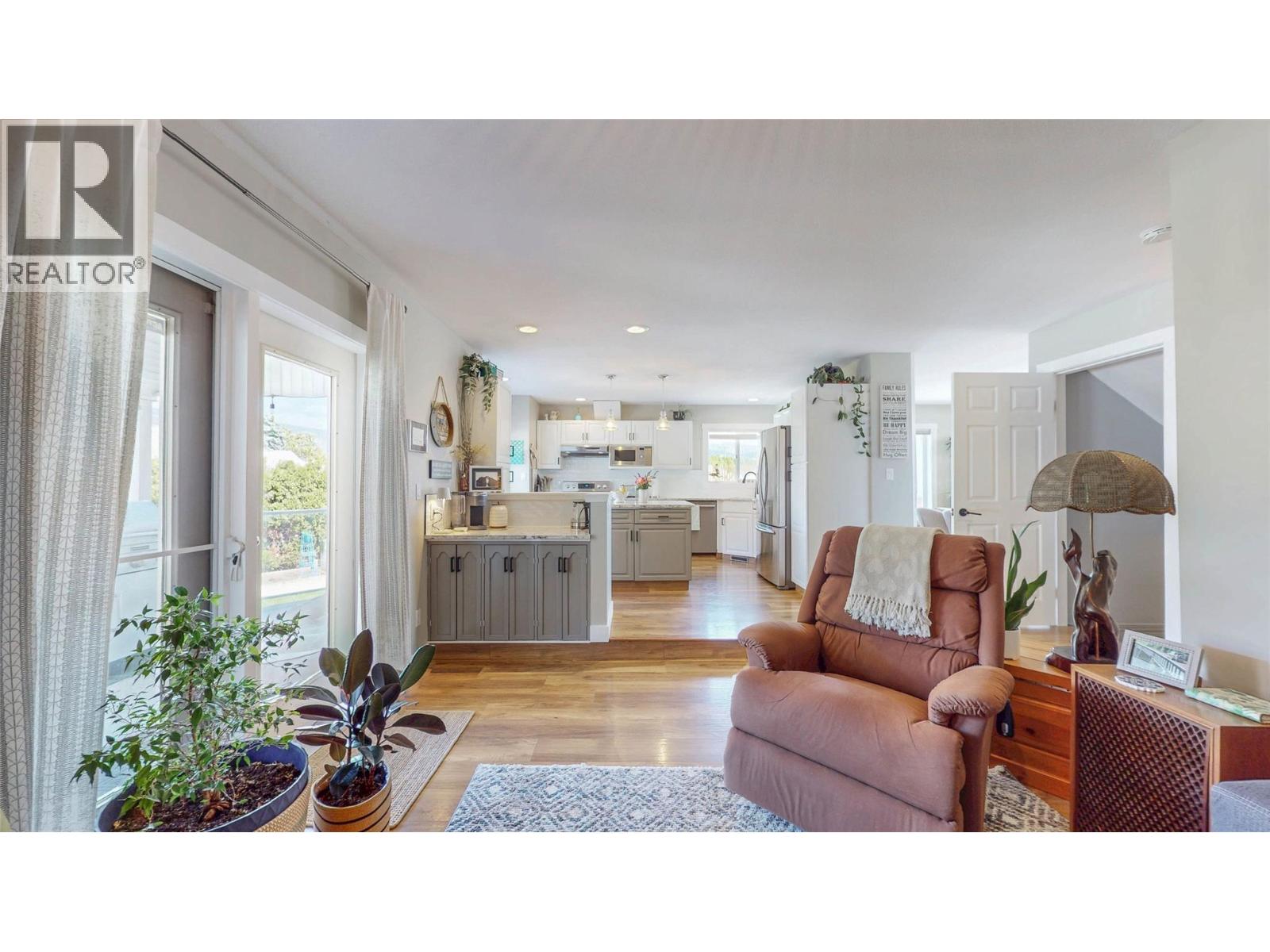 5896 FAIRVIEW Place, Oliver