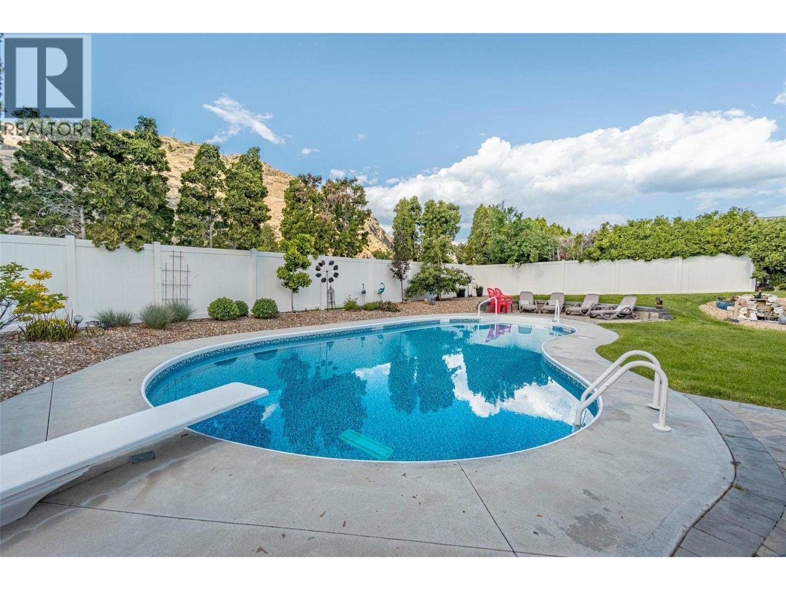 5896 FAIRVIEW Place, Oliver