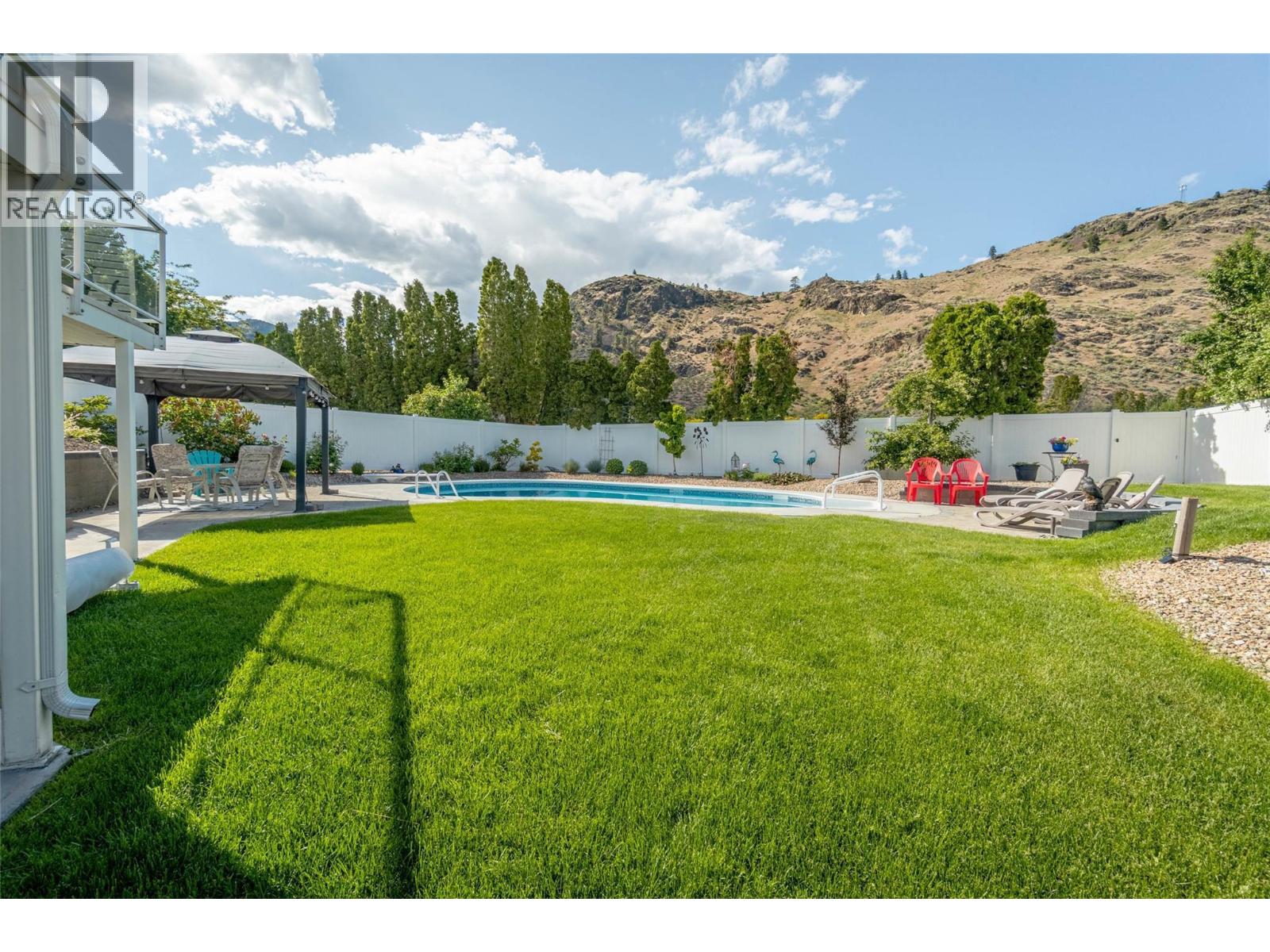 5896 FAIRVIEW Place, Oliver