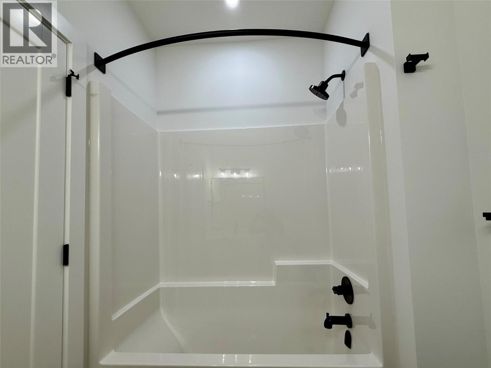 #204 70 BOUNDARY STREET - 28