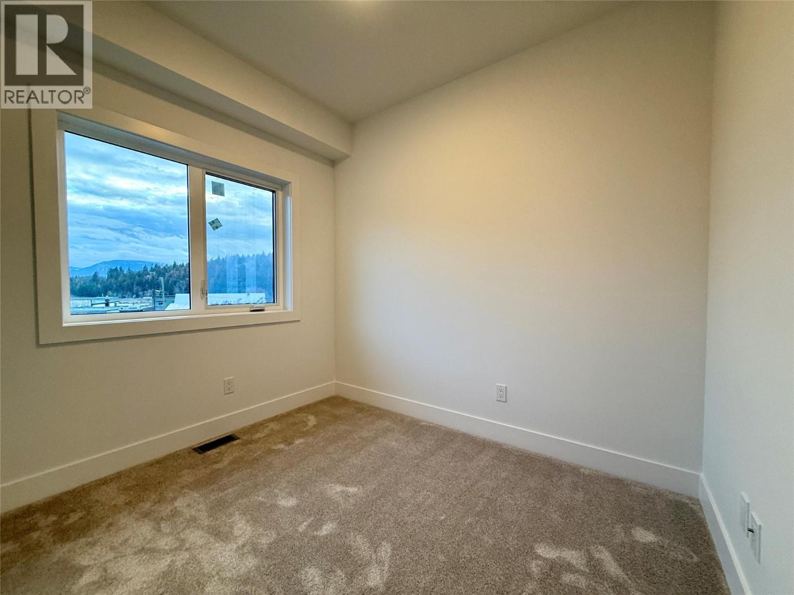 #204 70 BOUNDARY STREET - 23