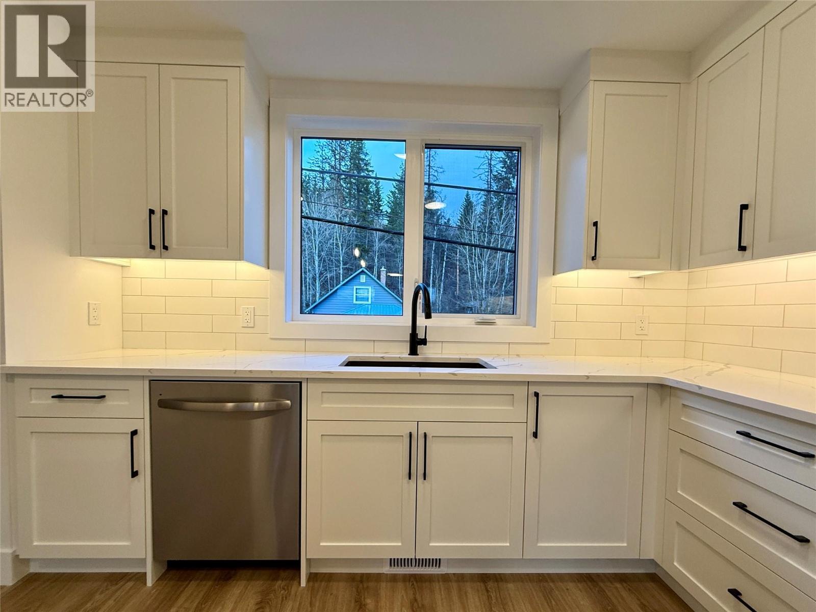 #204 70 BOUNDARY STREET - 9