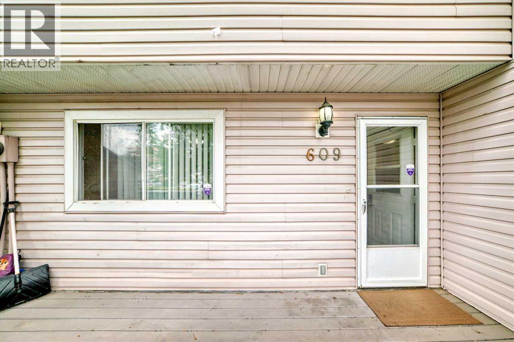 609 40 STREET NE - 40