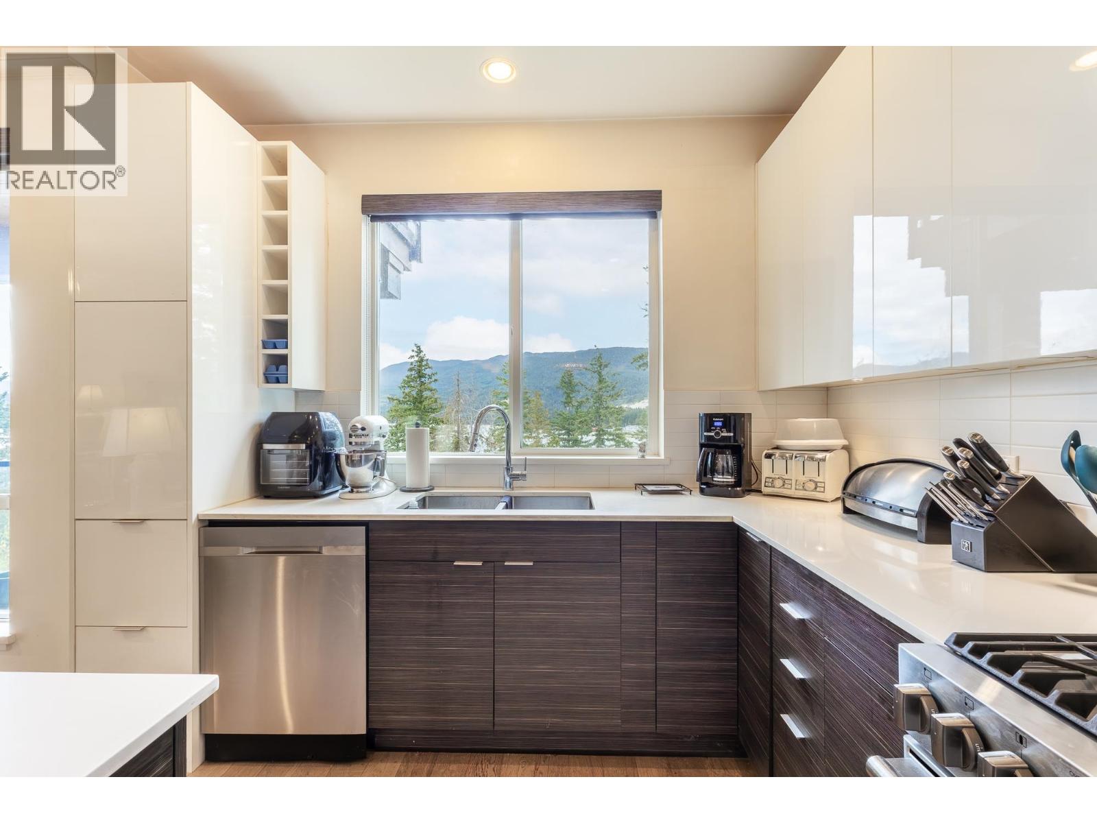 101 5782 MARINE WAY, Sechelt