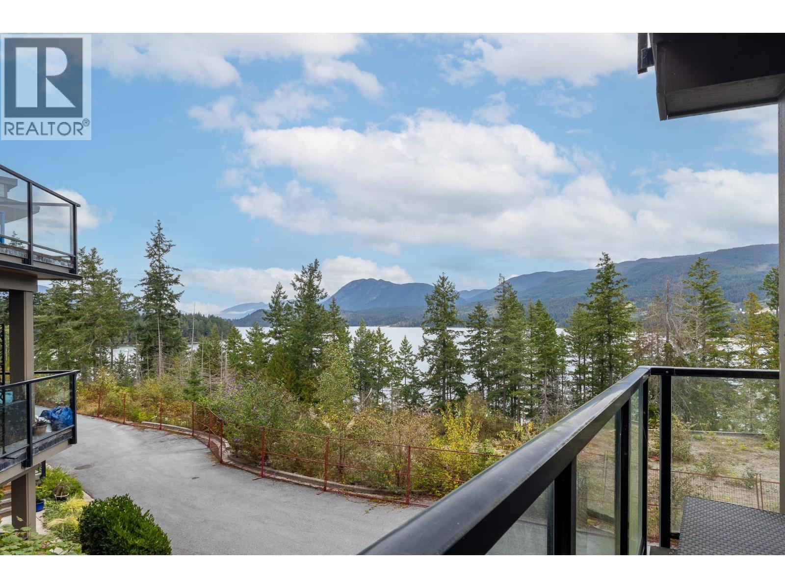 101 5782 MARINE WAY, Sechelt