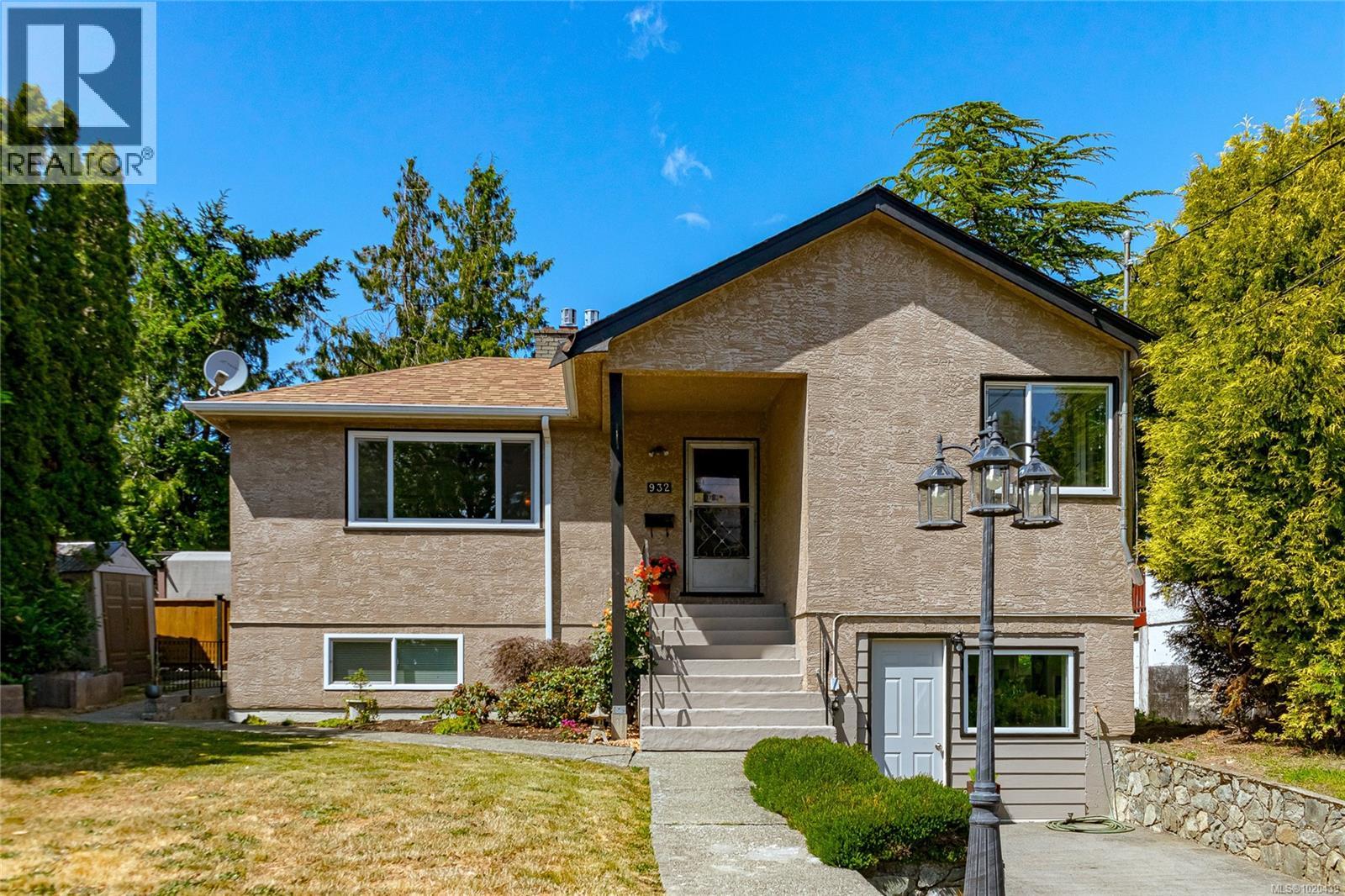  932 Tattersall Drive, Saanich