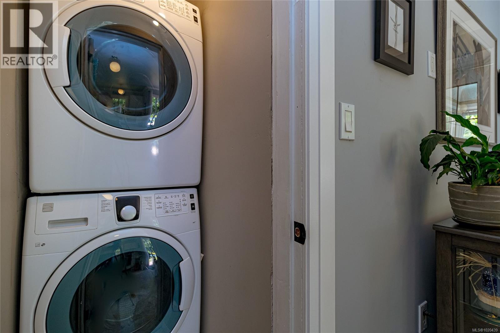  932 Tattersall Drive, Saanich