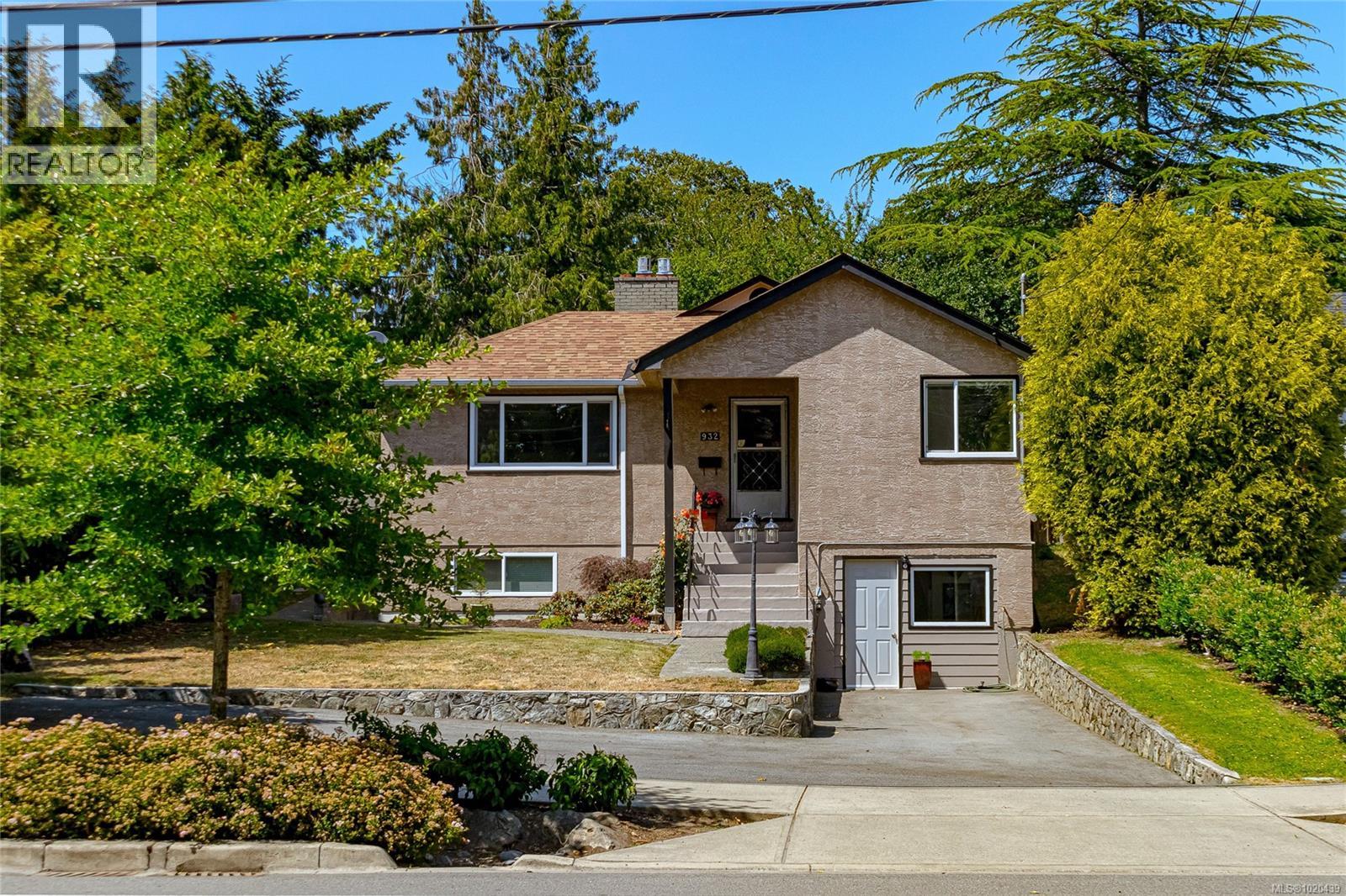  932 Tattersall Drive, Saanich