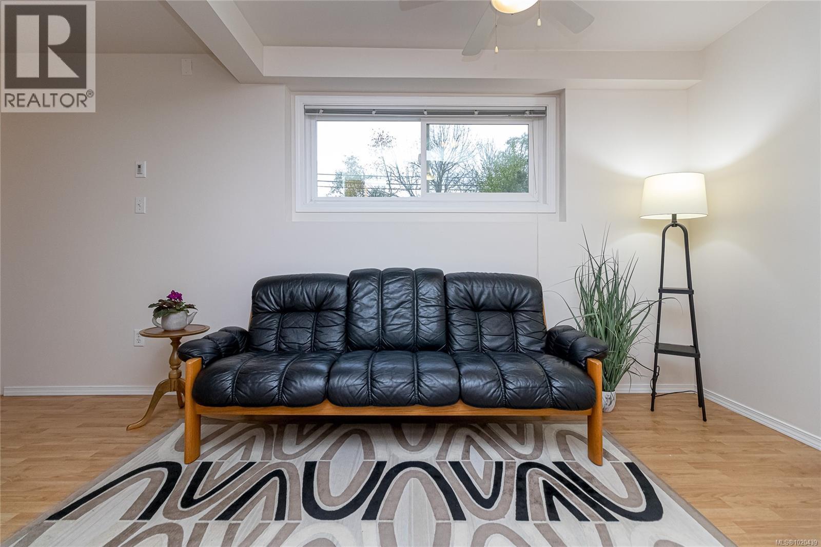  932 Tattersall Drive, Saanich