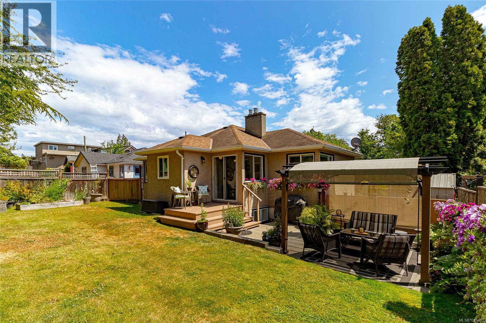  932 Tattersall Drive, Saanich
