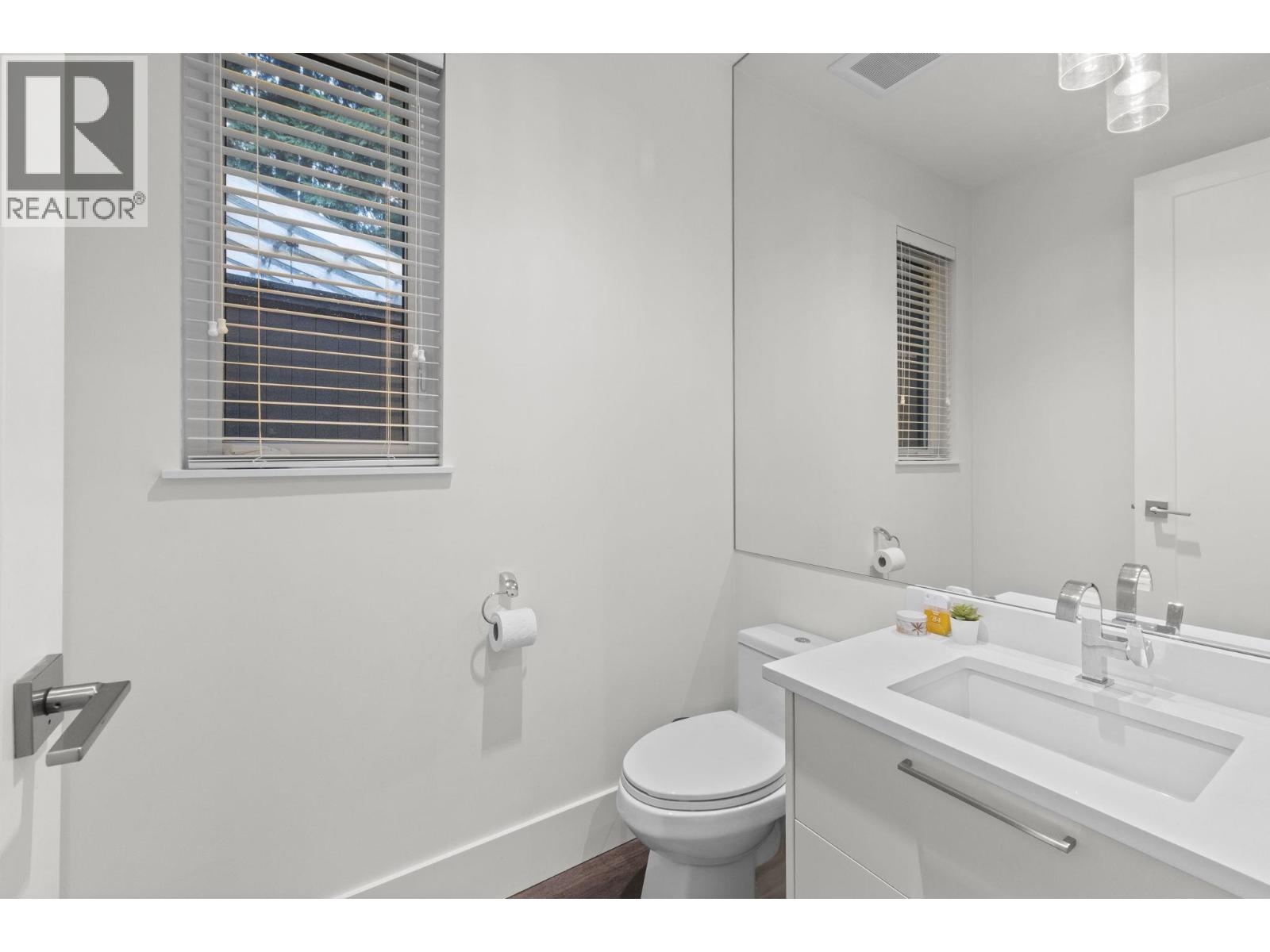 22 3295 SUNNYSIDE ROAD, Anmore