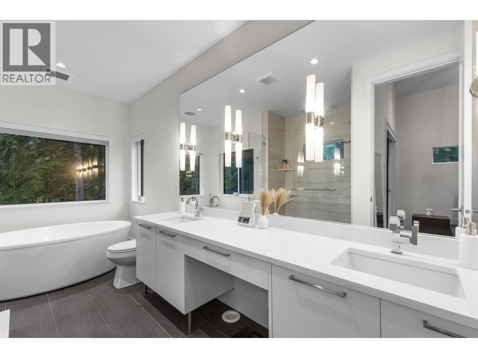 22 3295 SUNNYSIDE ROAD, Anmore